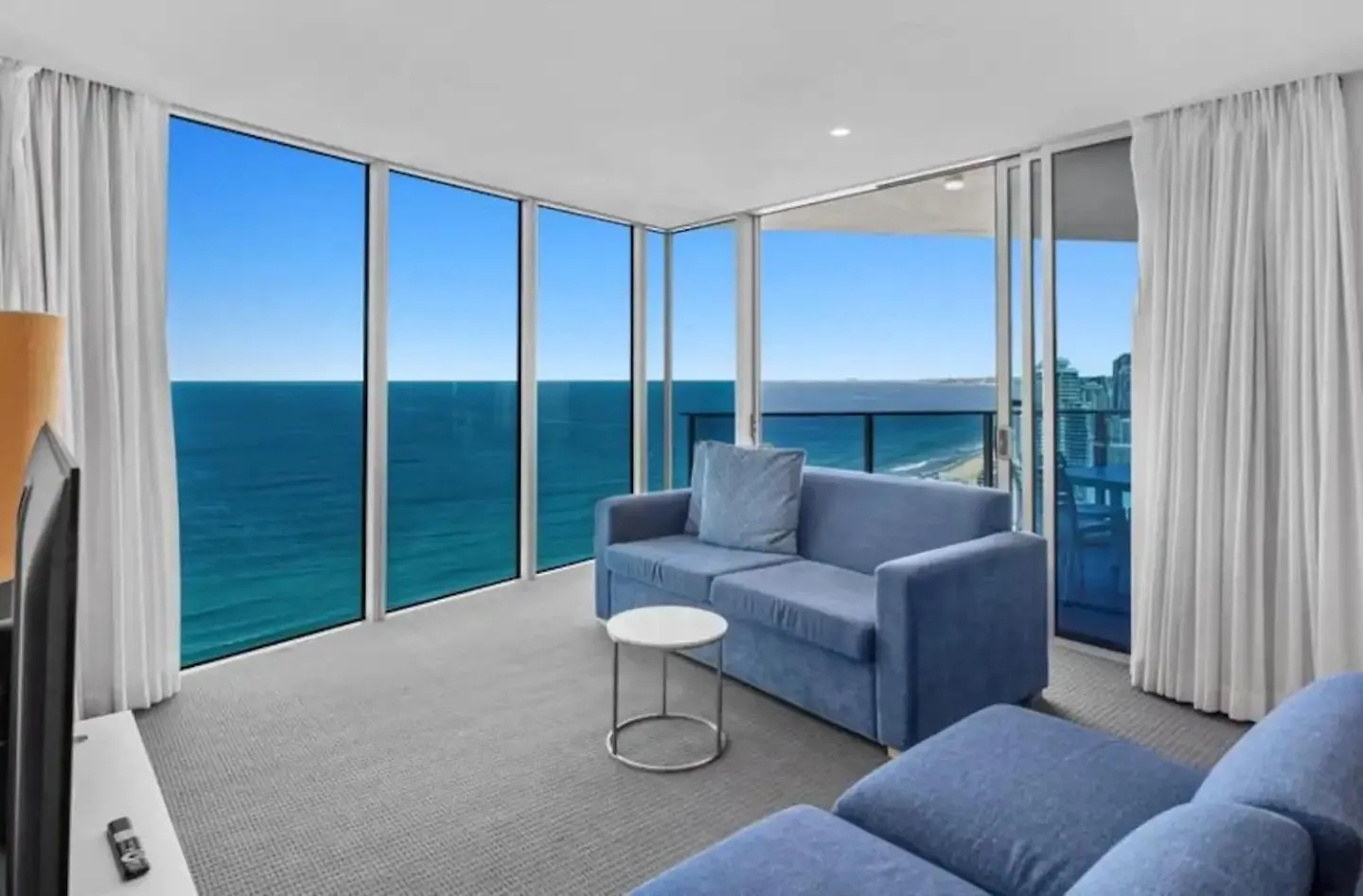 Lvl 39 - Panoramic Hilton Living With Ocean Views location